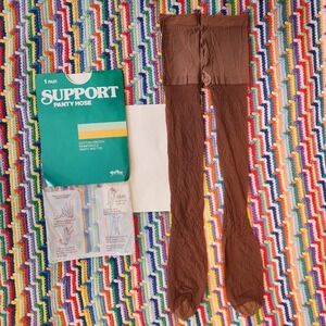 Vintage 1990s Tan/Brown Textured Nylon Pantyhose NWT